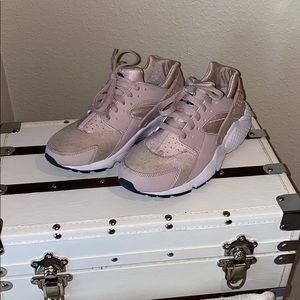 Nike Shoes - Nike huarache run girls Nike Shoes - Nike huarache run girls